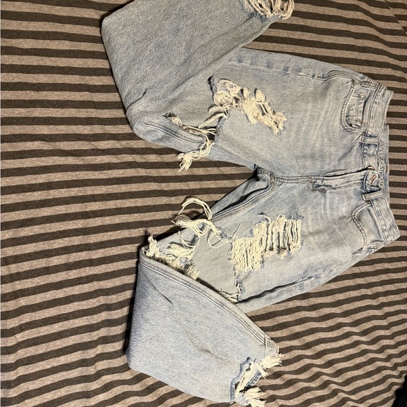 American Eagle Outfitters Light Blue Distressed Boyfriend Jeans - Picture 1 of 4